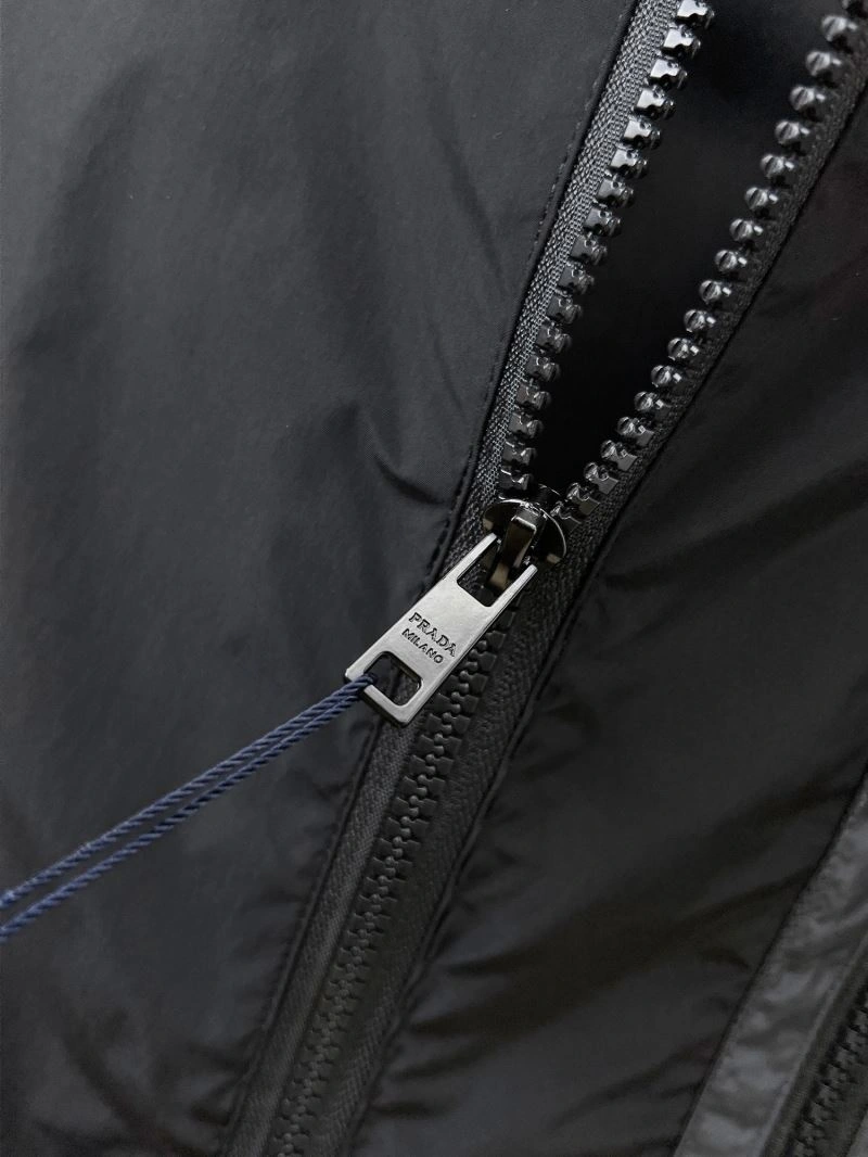 Durable Prada Outwear 169989