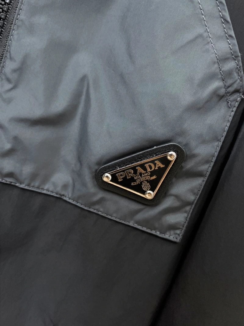 Durable Prada Outwear 169989