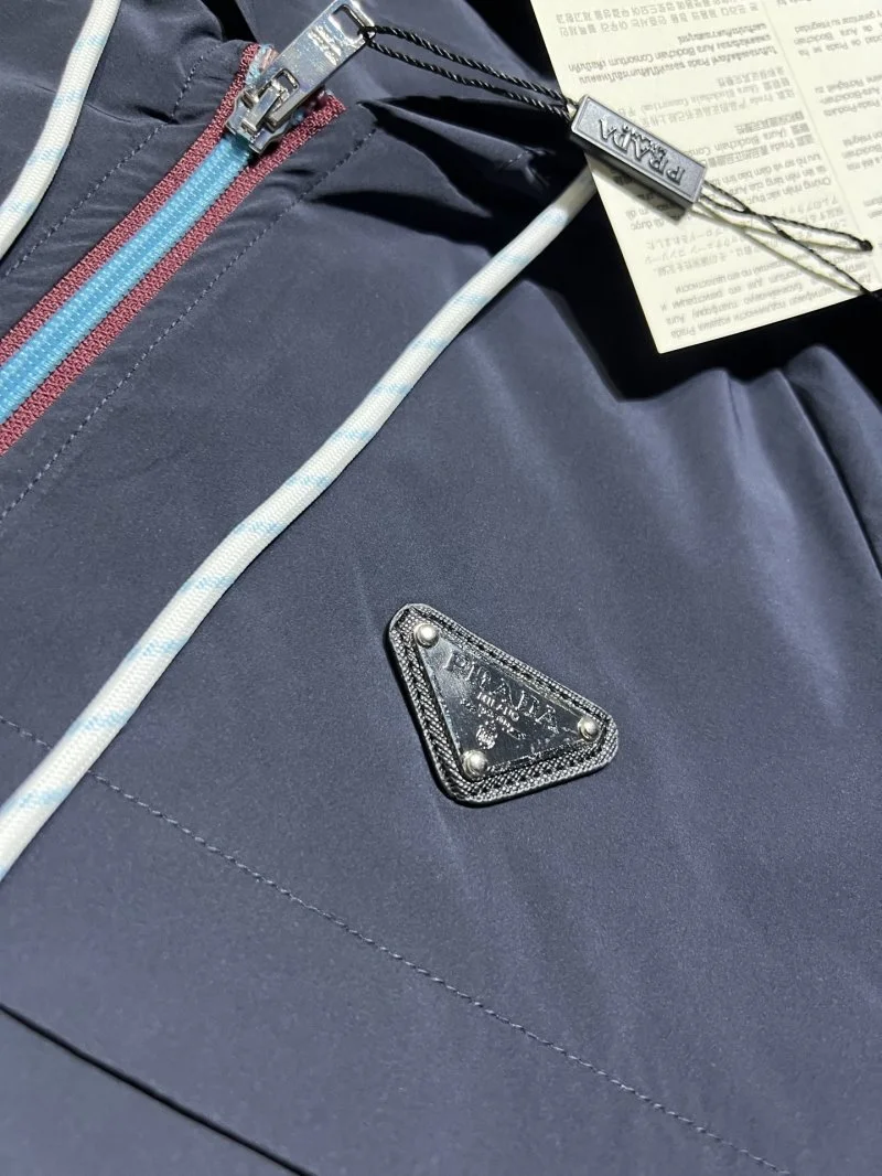 Prada Outwear TimelessDesign 166137