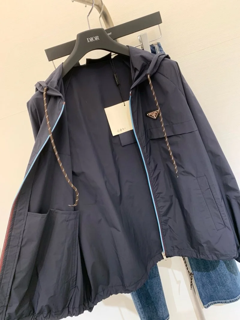 Stretchable Prada Outwear 165861