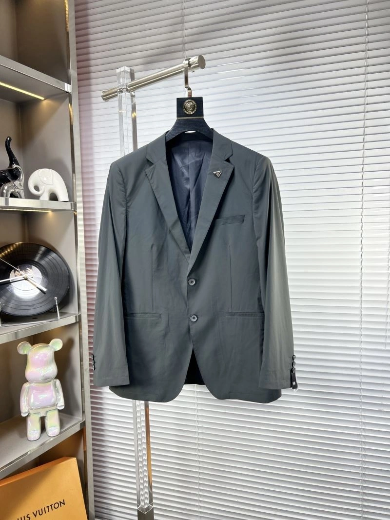 Resilient Prada Outwear 168821