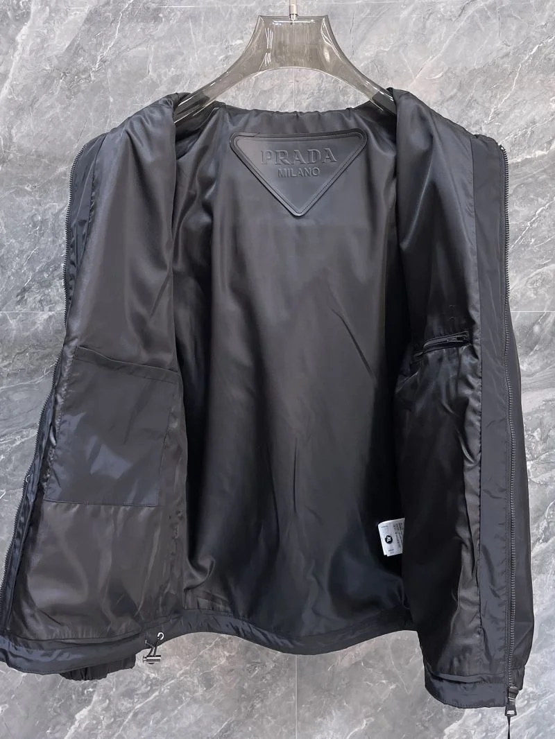 Durable Prada Outwear 168173