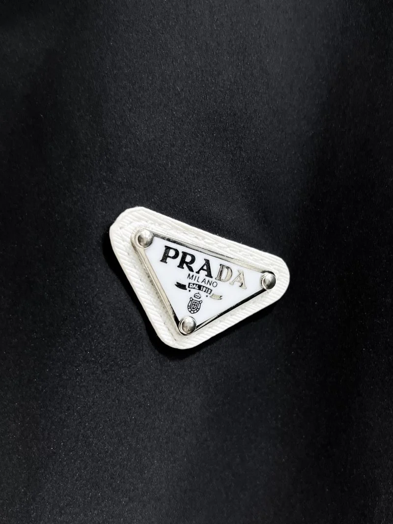 Original Prada Outwear 168078