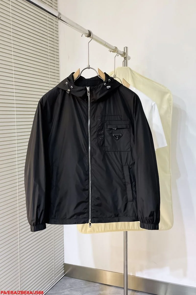 Prada Outwear TimelessDesign 168036