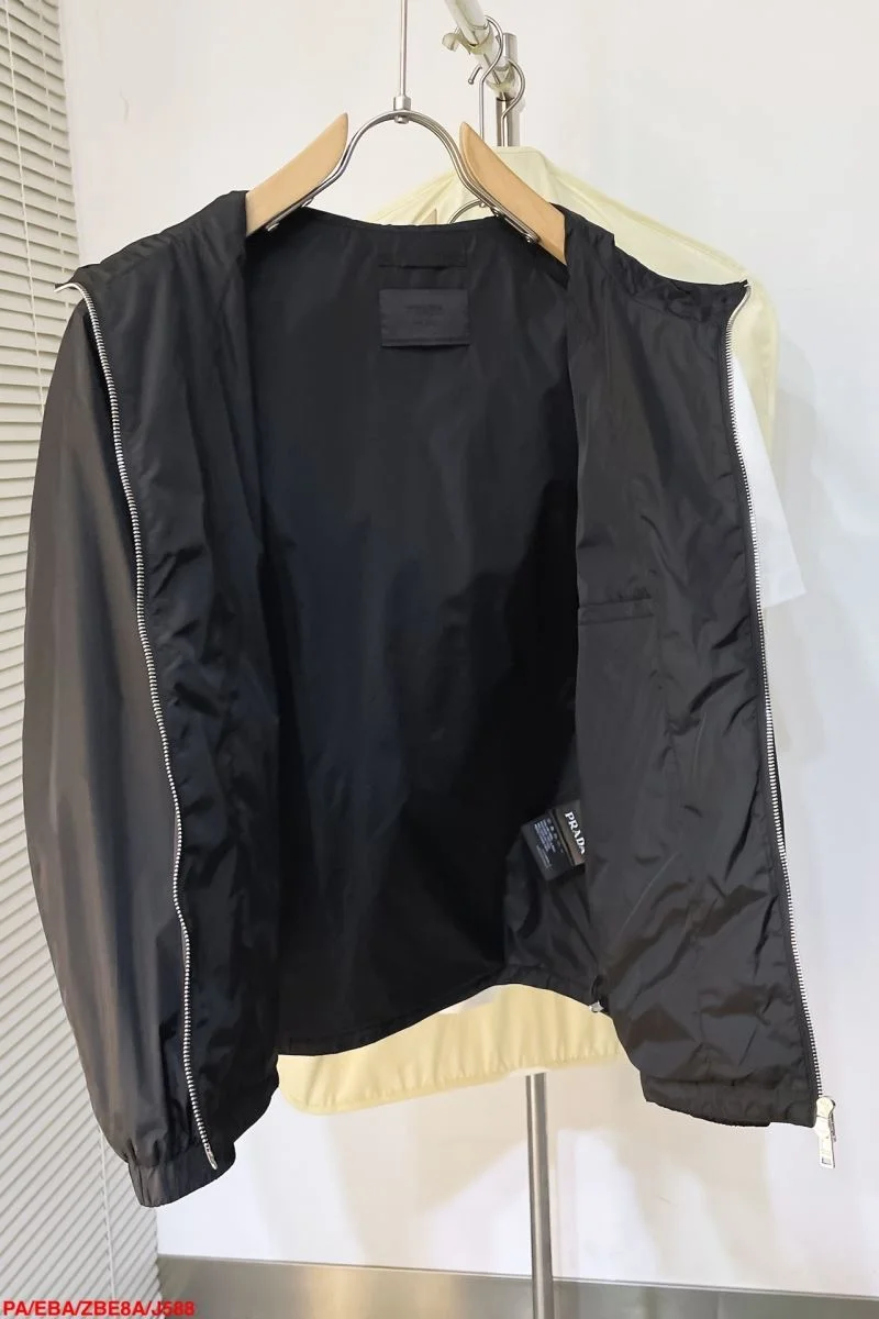 Prada Outwear TimelessDesign 168036