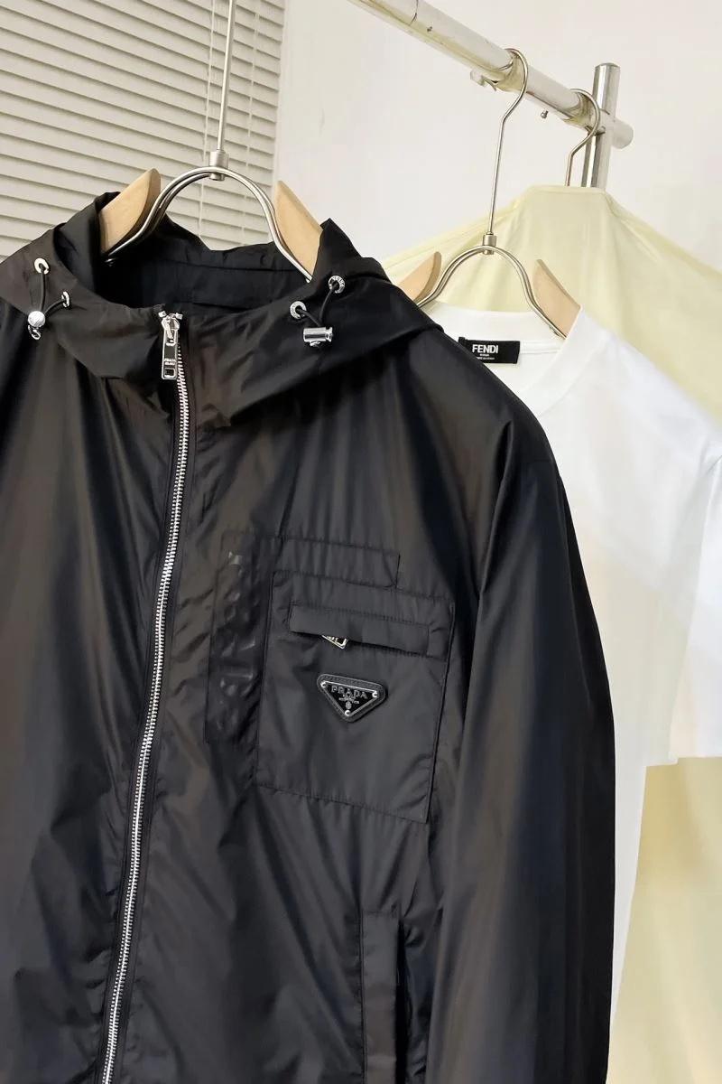 Prada Outwear TimelessDesign 168036