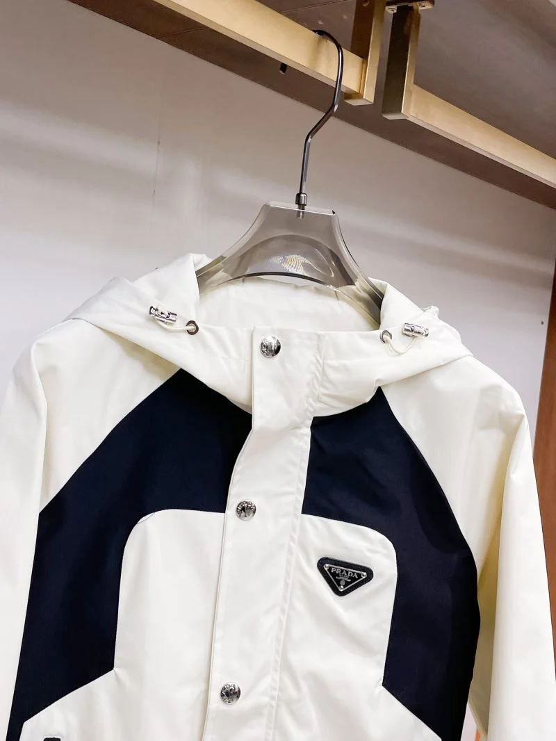 Lightweight Prada Outwear 168021
