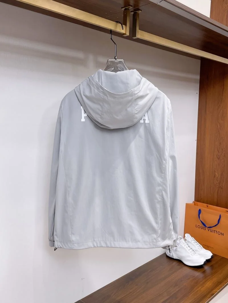Lightweight Prada Outwear 168008