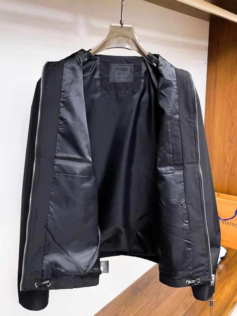 Durable Prada Outwear 168043