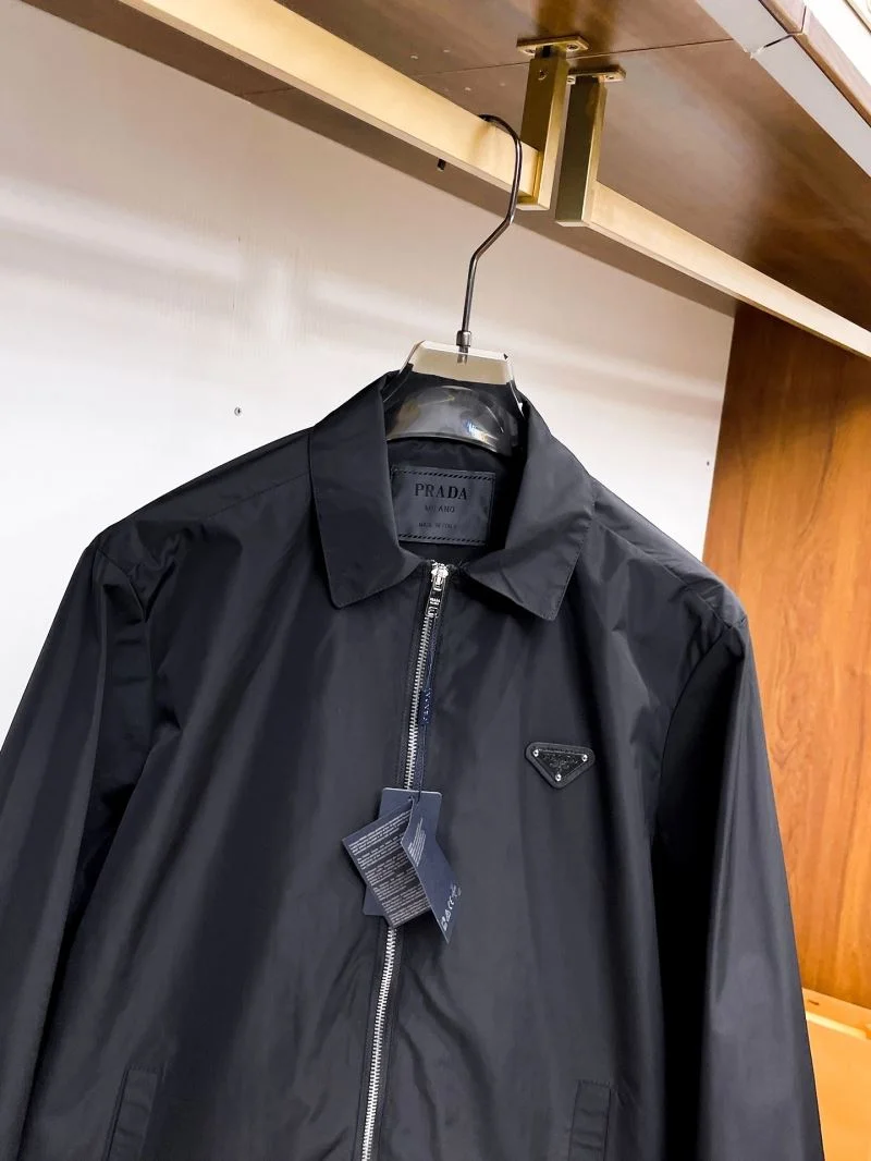 Durable Prada Outwear 168043