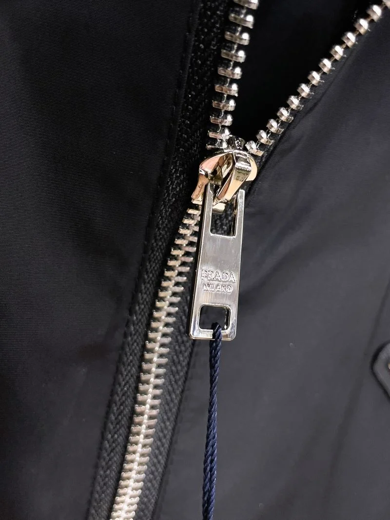 Durable Prada Outwear 168043