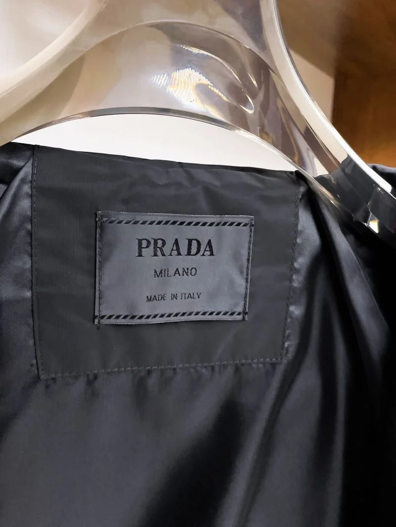 Durable Prada Outwear 168043