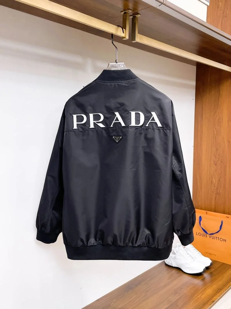 Unique Prada Outwear 167998
