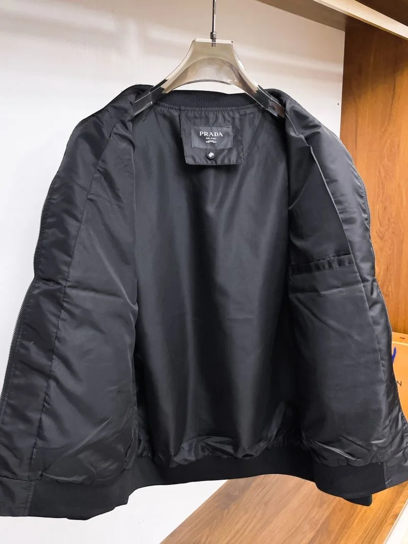 Unique Prada Outwear 167998
