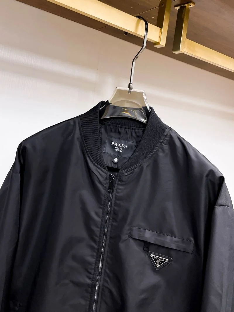Unique Prada Outwear 167998