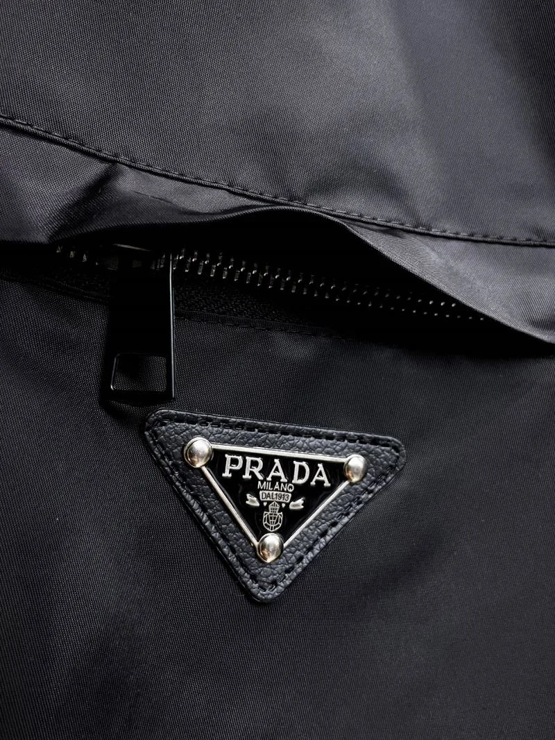 Unique Prada Outwear 167998