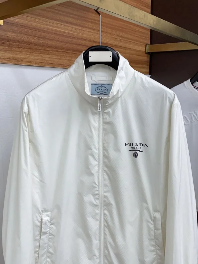 Fashionable Prada Outwear 167350