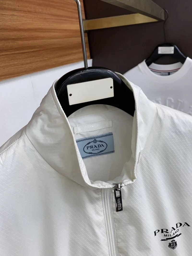 Fashionable Prada Outwear 167350