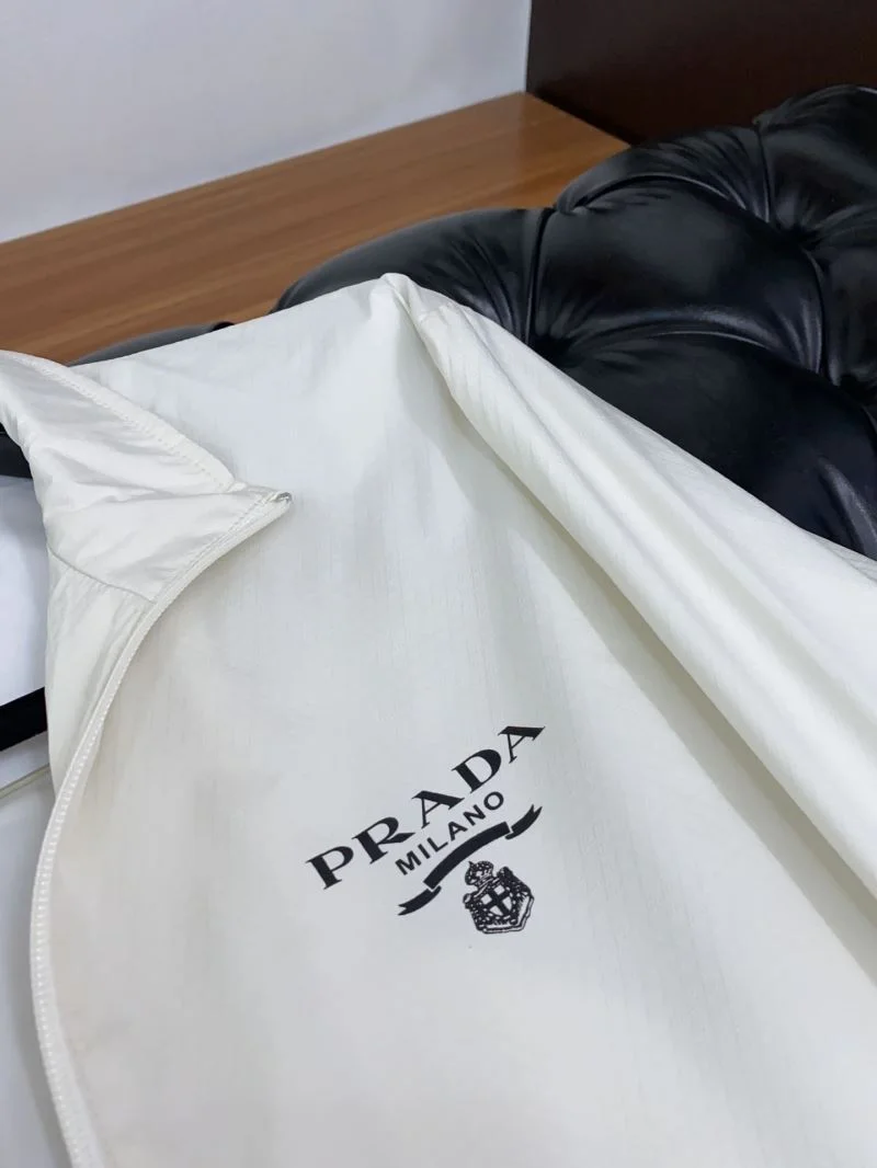 Fashionable Prada Outwear 167350
