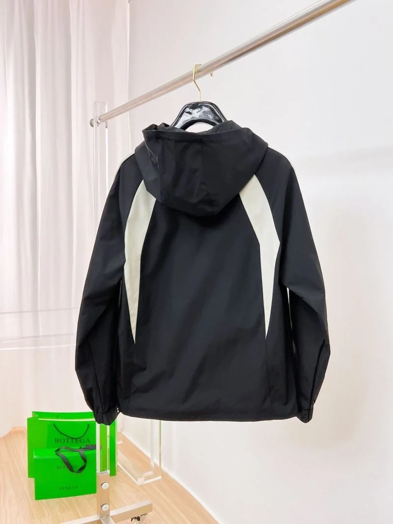 Elegant Prada Outwear 167279