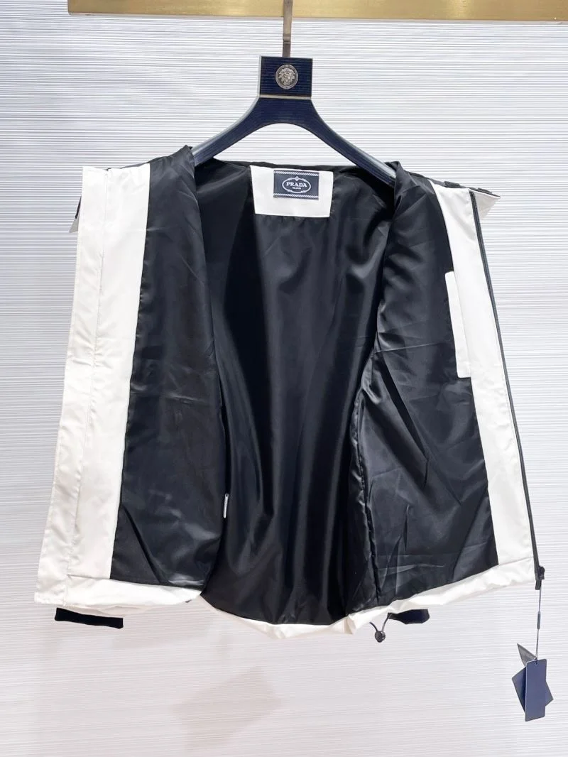 Durable Prada Outwear 167243