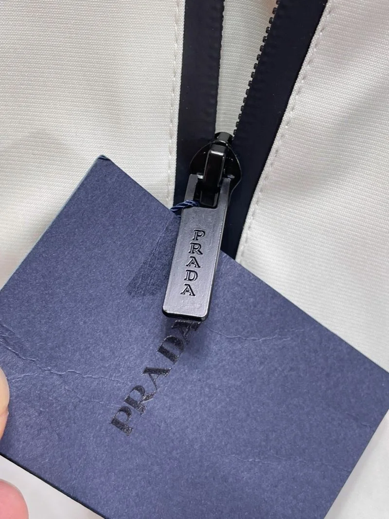 Durable Prada Outwear 167243