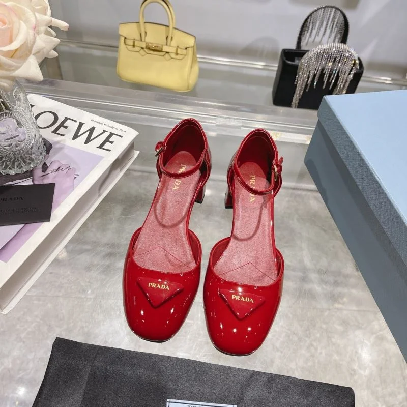 Elegant Prada Sandals 35023