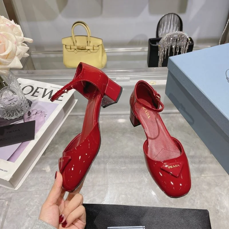 Elegant Prada Sandals 35023