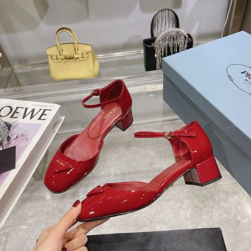 Elegant Prada Sandals 35023