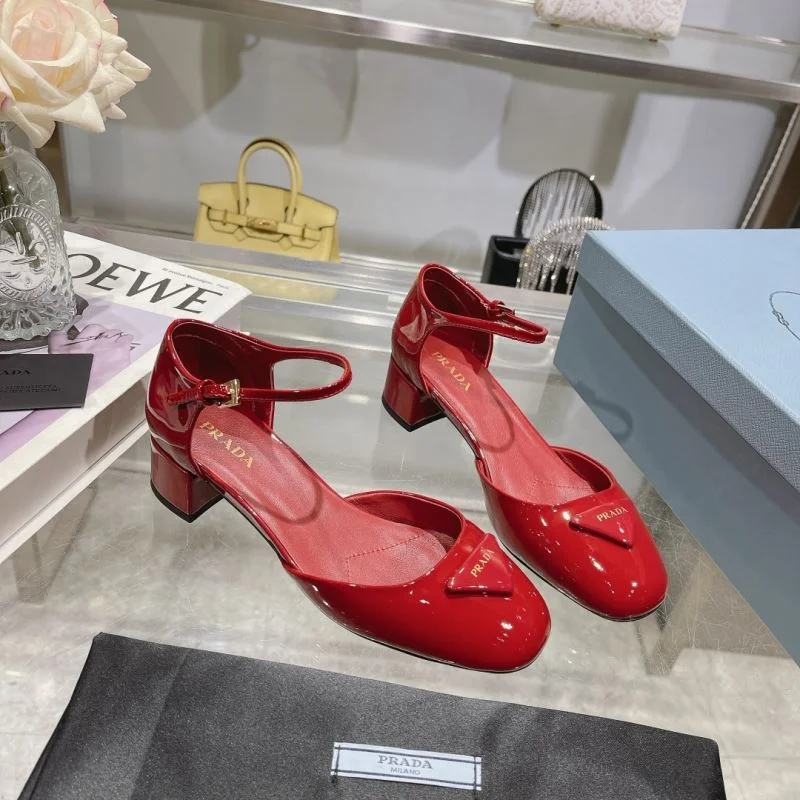 Elegant Prada Sandals 35023