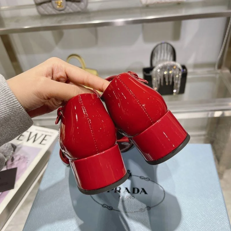 Elegant Prada Sandals 35023