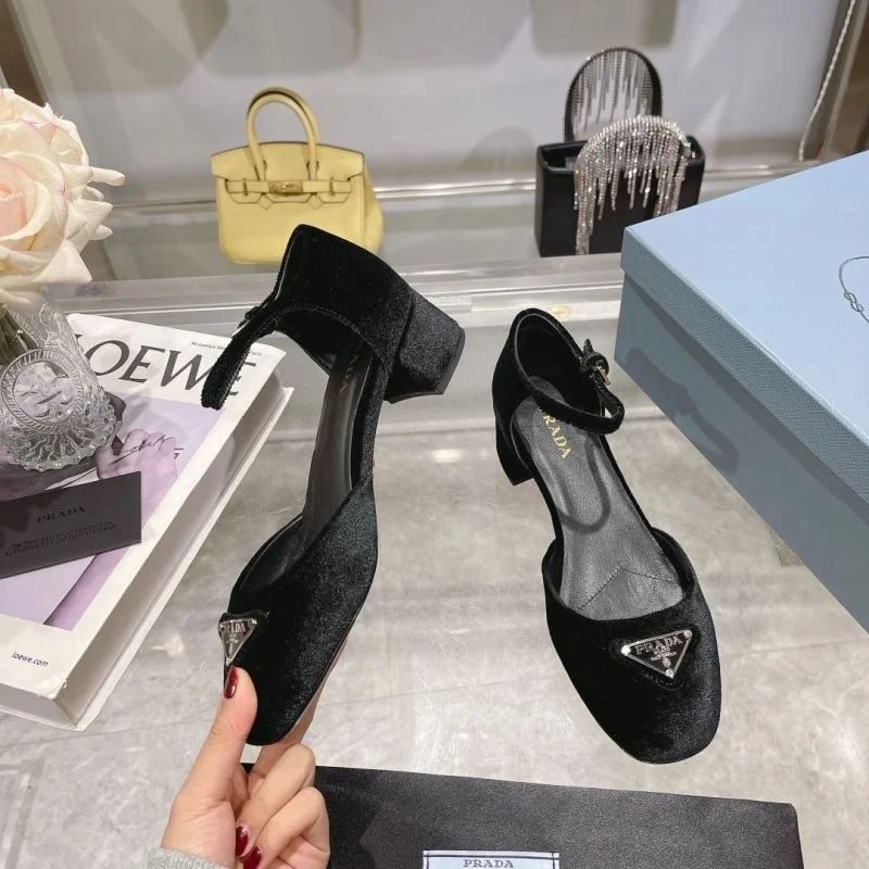 Comfortable Prada Sandals 34107