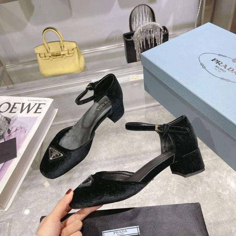 Comfortable Prada Sandals 34107