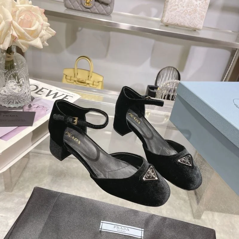 Comfortable Prada Sandals 34107