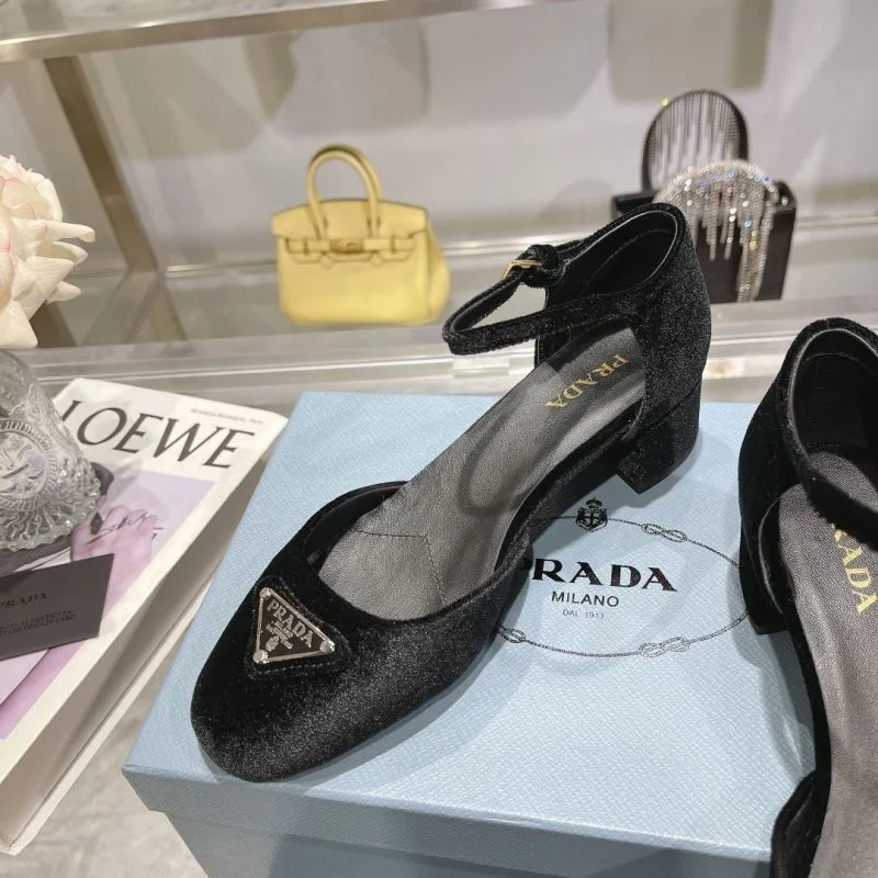 Comfortable Prada Sandals 34107