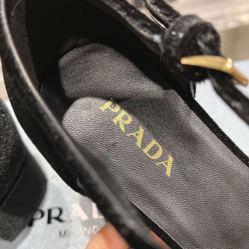 Comfortable Prada Sandals 34107