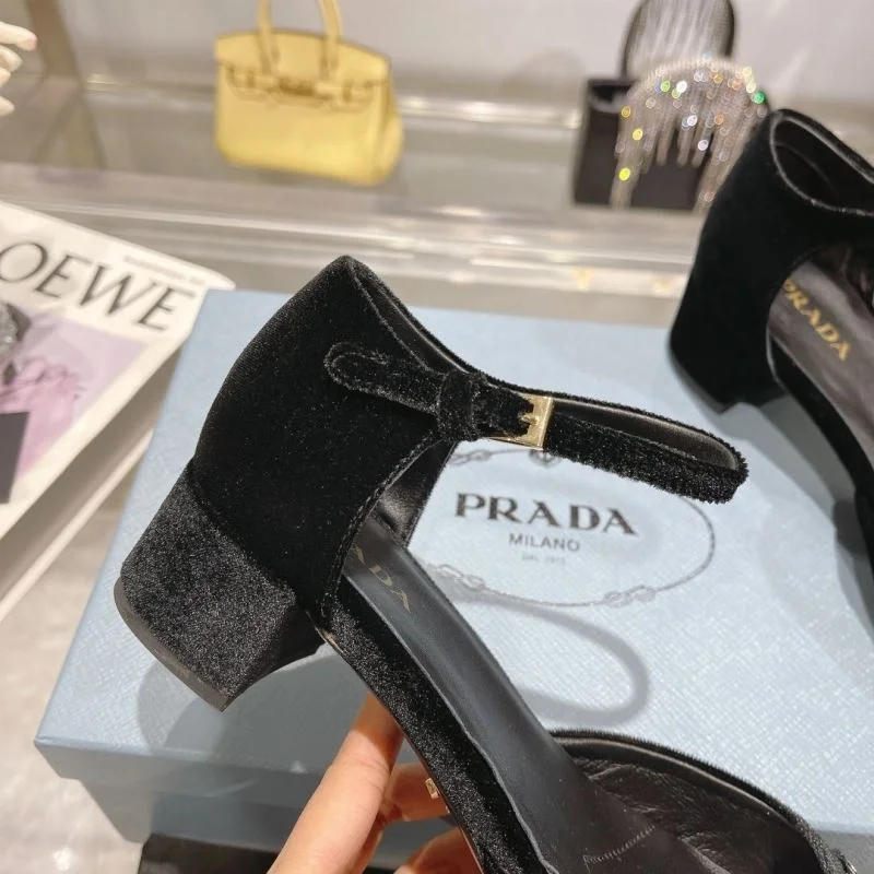 Comfortable Prada Sandals 34107