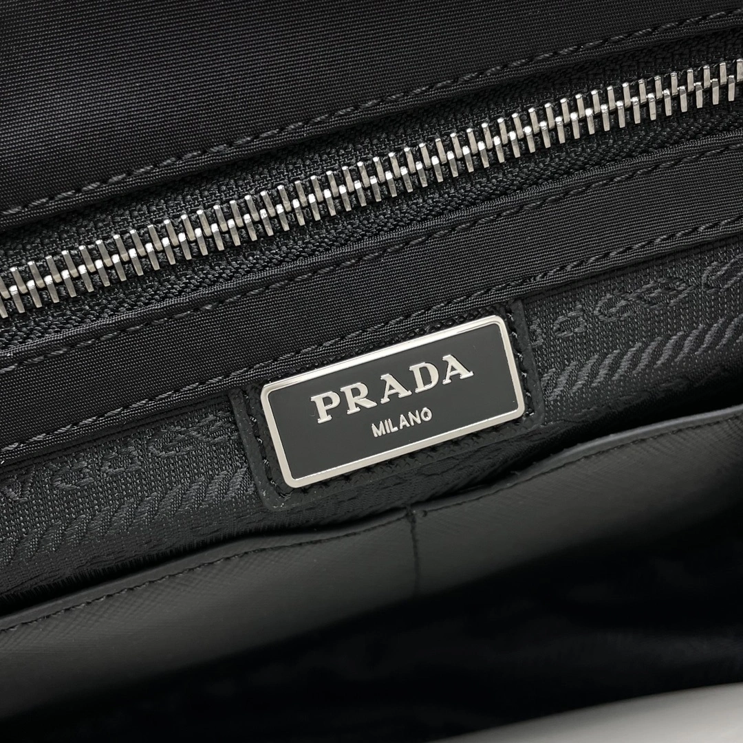 Minimalist Prada Satchel Bags 71694