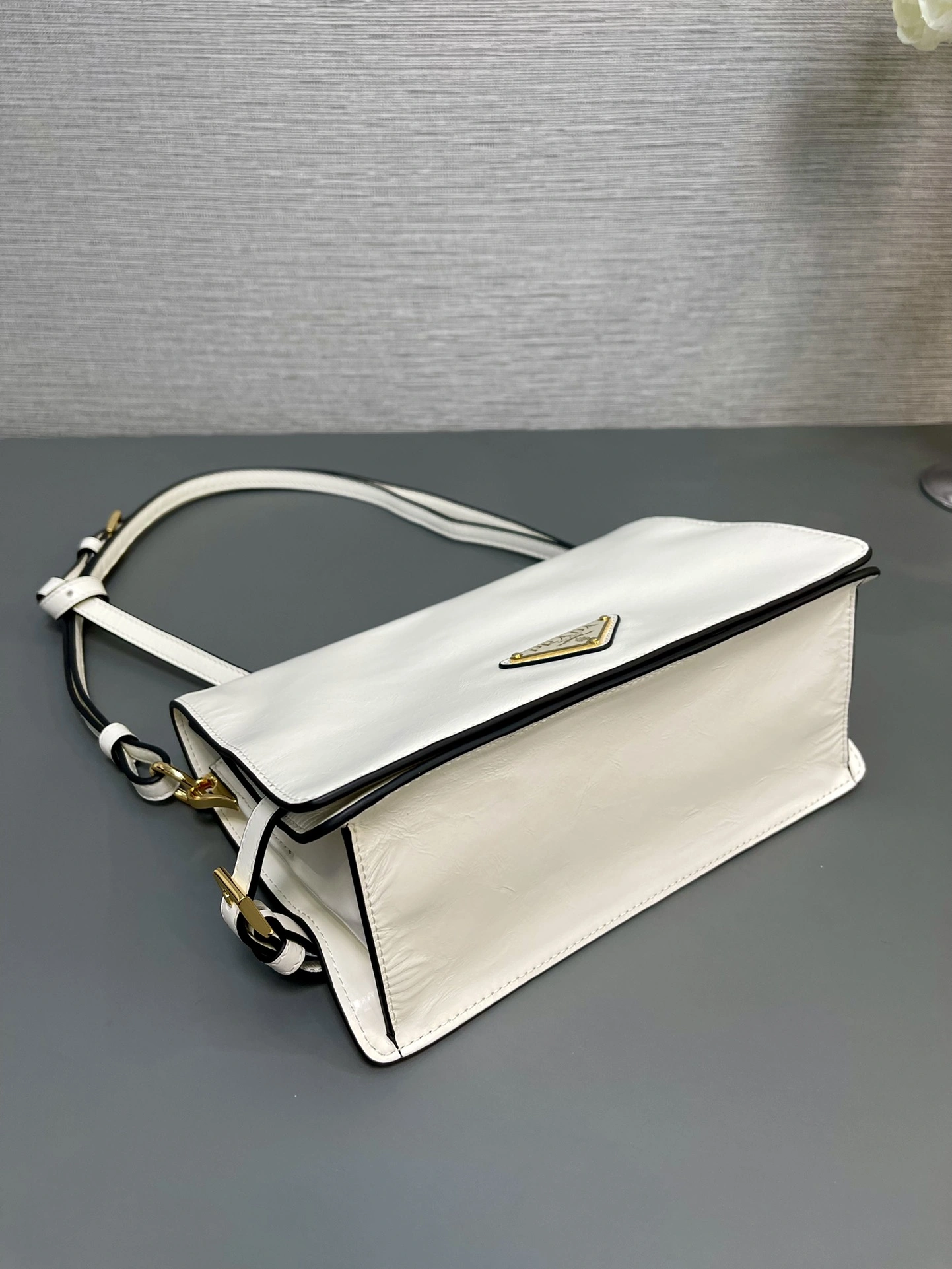Neat Prada Satchel Bags 71646