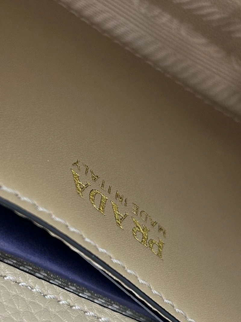 Chic Prada Satchel Bags 82892
