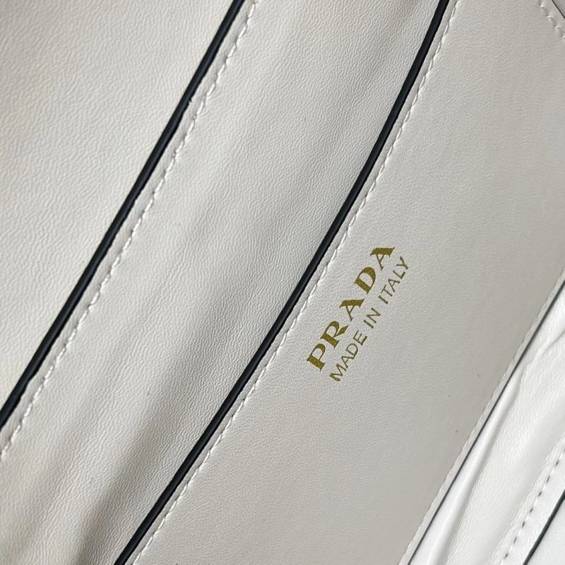 Timeless Prada Satchel Bags 82761