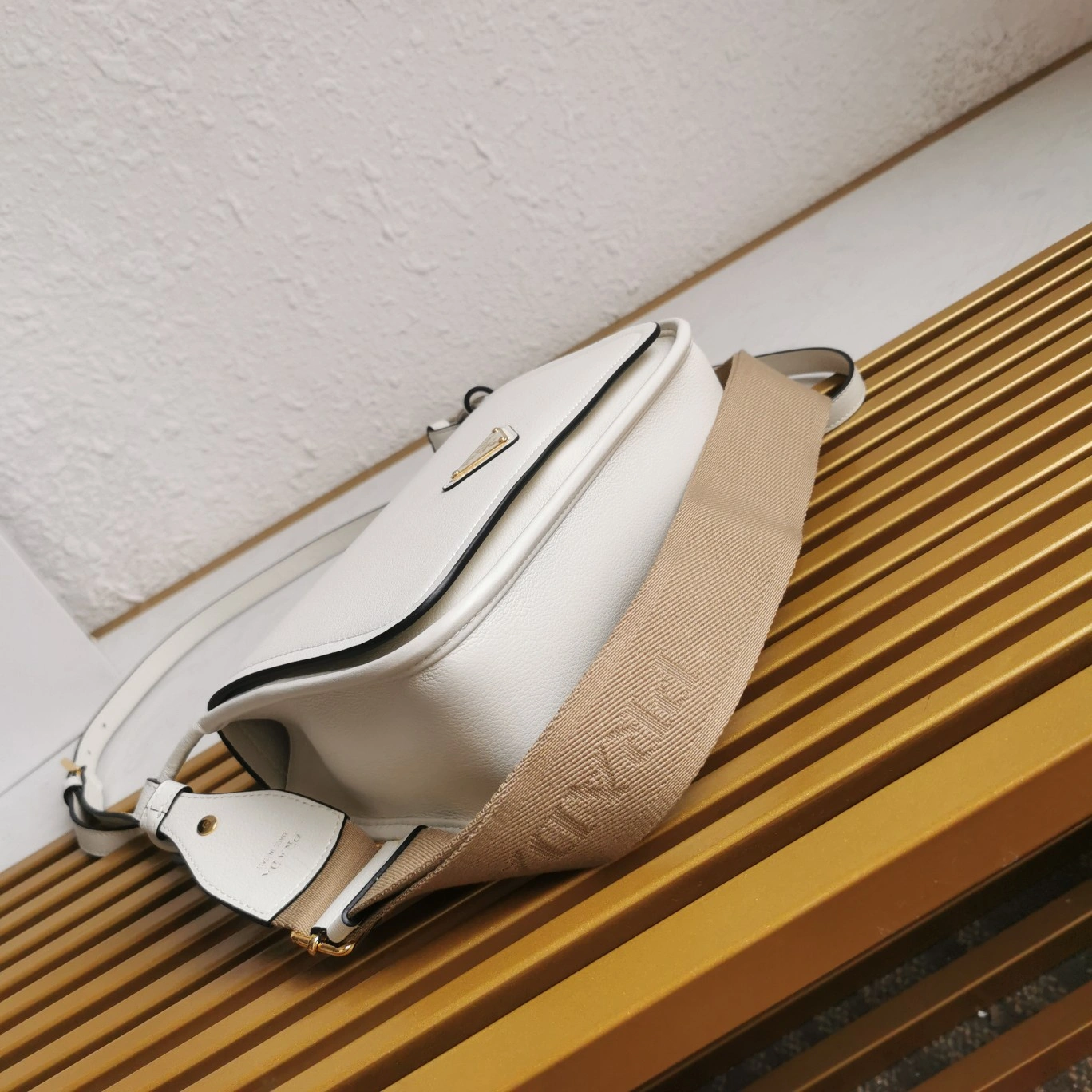 Prada Satchel Bags Snug 71588