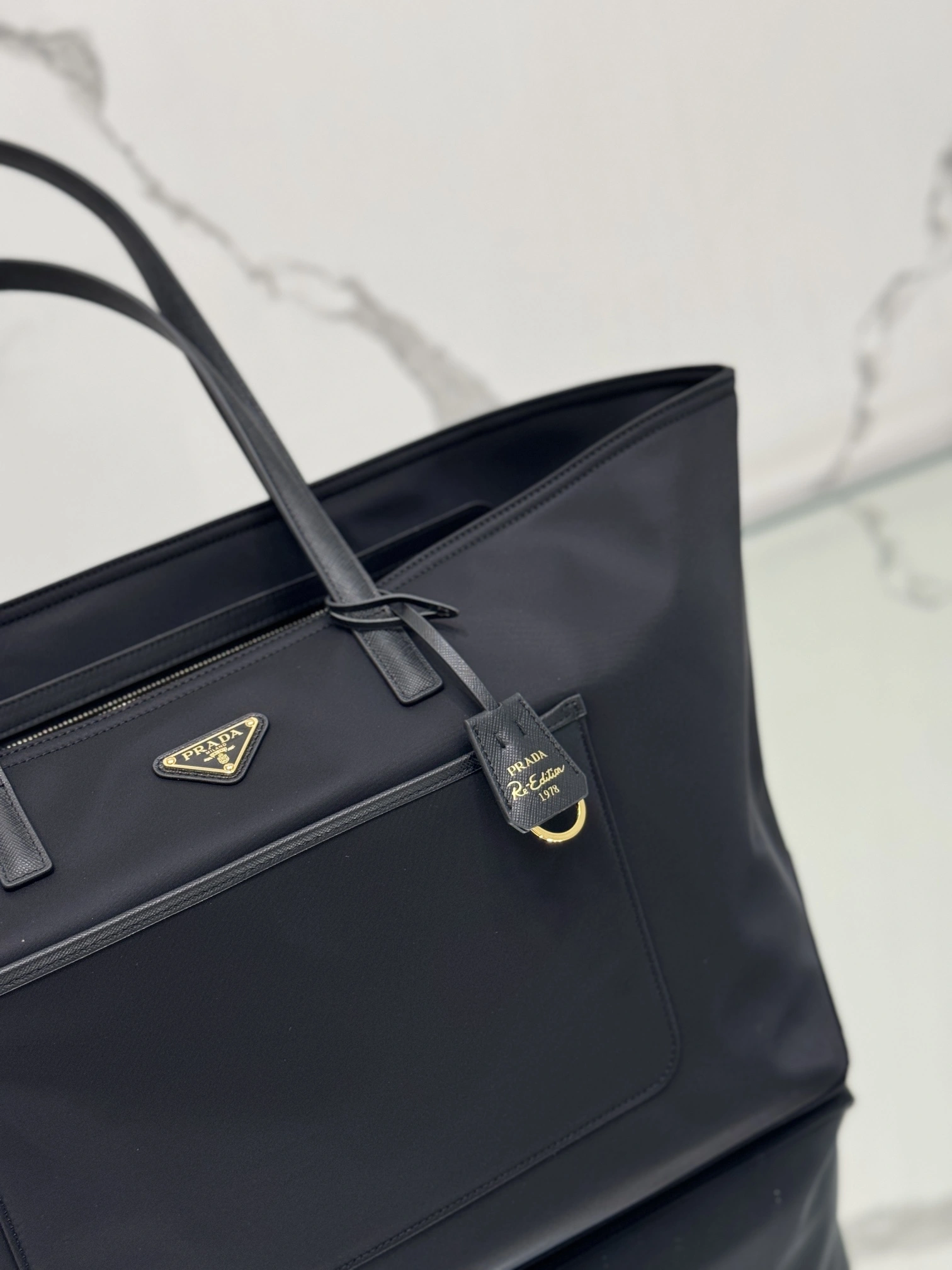 Prada Shopping Bags TechFriendly 73646