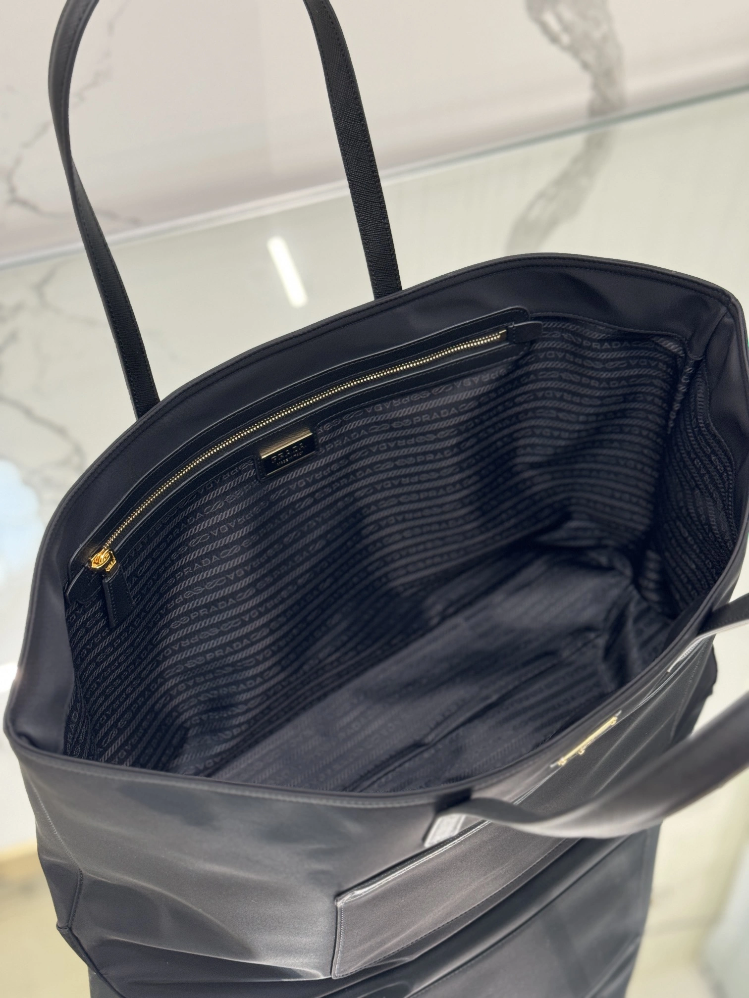 Prada Shopping Bags TechFriendly 73646