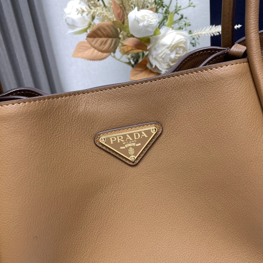 Prada Shopping Bags Seasonal 71640