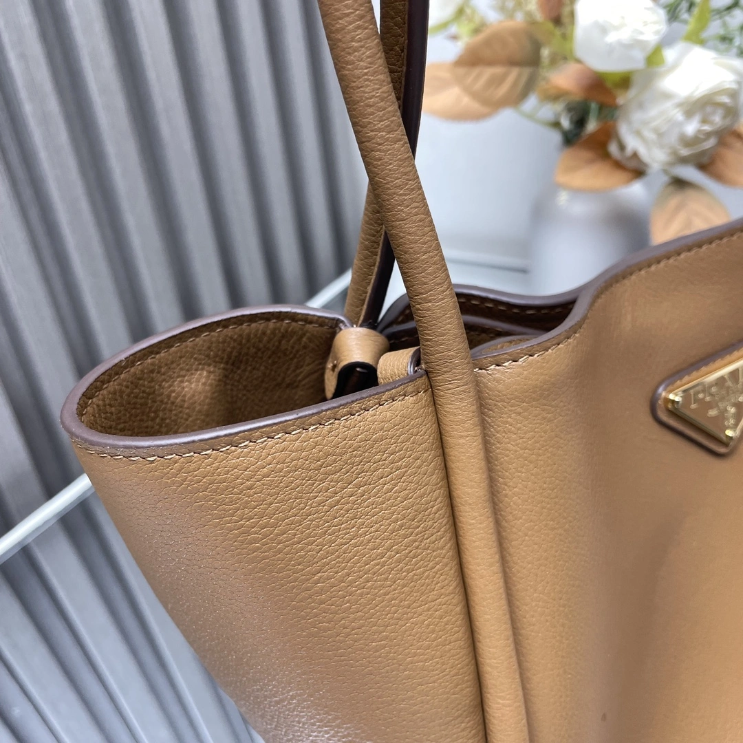 Prada Shopping Bags Seasonal 71640