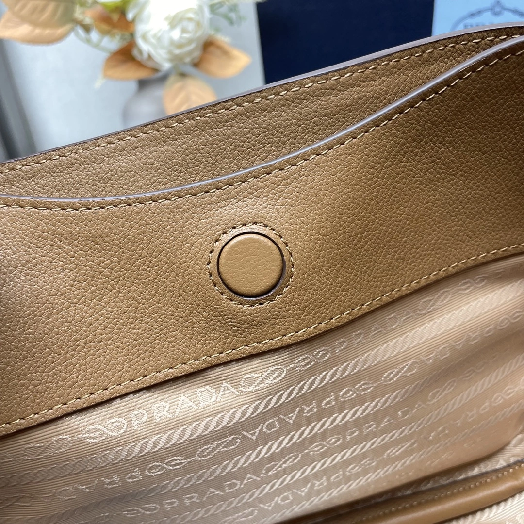 Prada Shopping Bags Seasonal 71640