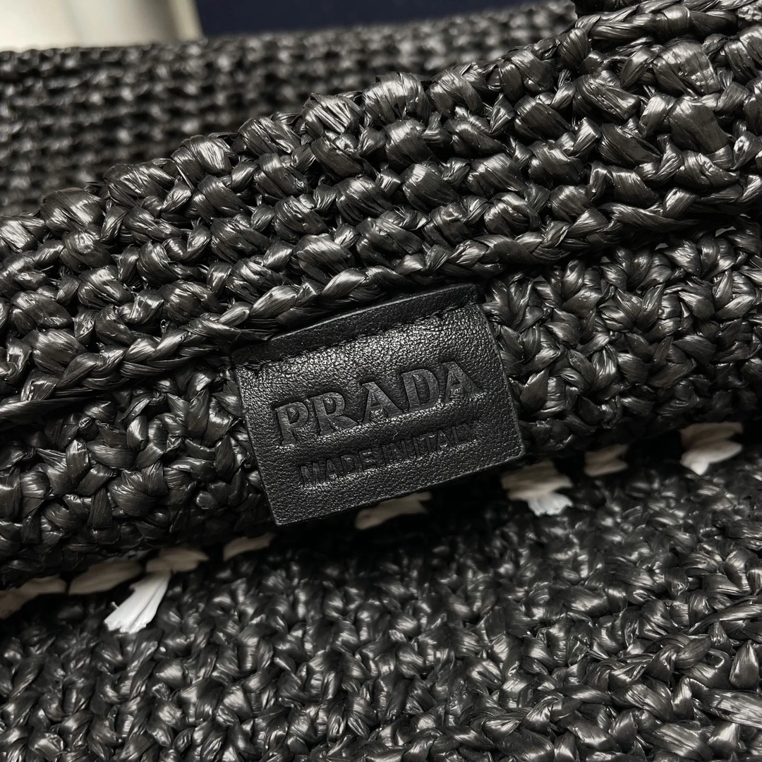 WellDesigned Prada Shopping Bags 71638