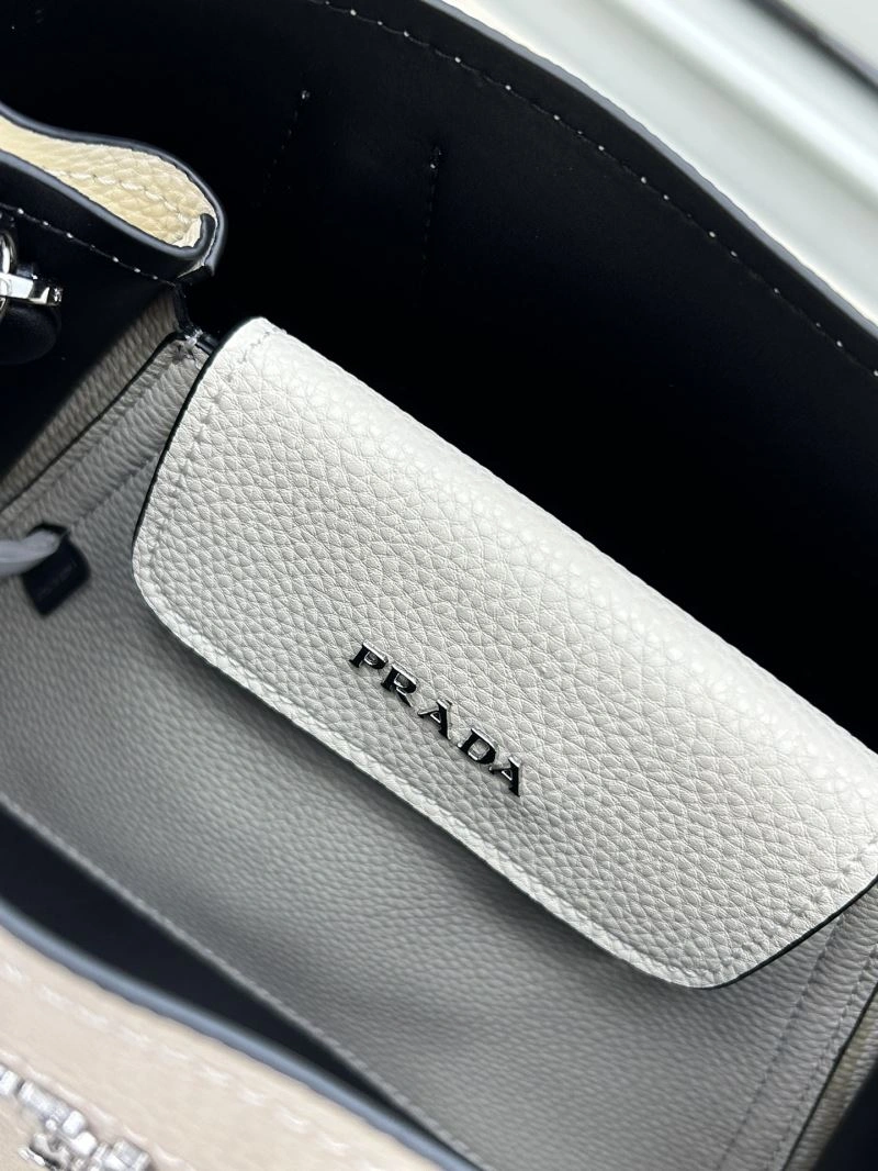 EyeCatching Prada Shopping Bags 82706