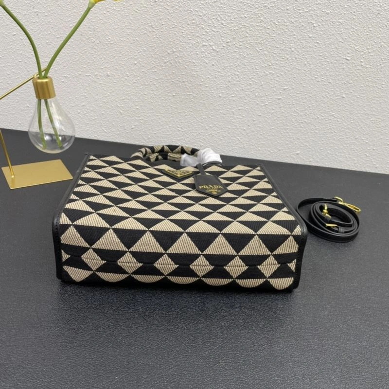 Supportive Prada Shopping Bags 82718